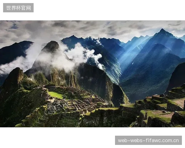厄瓜多尔主力球员赛季消耗巨大，面对阵容深度雄厚的德国队或在下半场出现体能拐点。